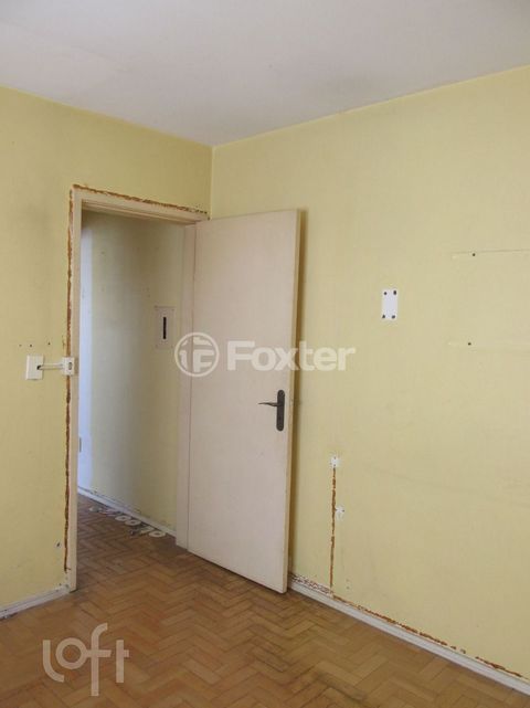 Image 7 - 882210