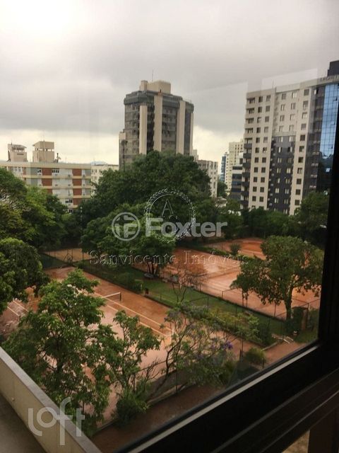 Image 6 - 882236