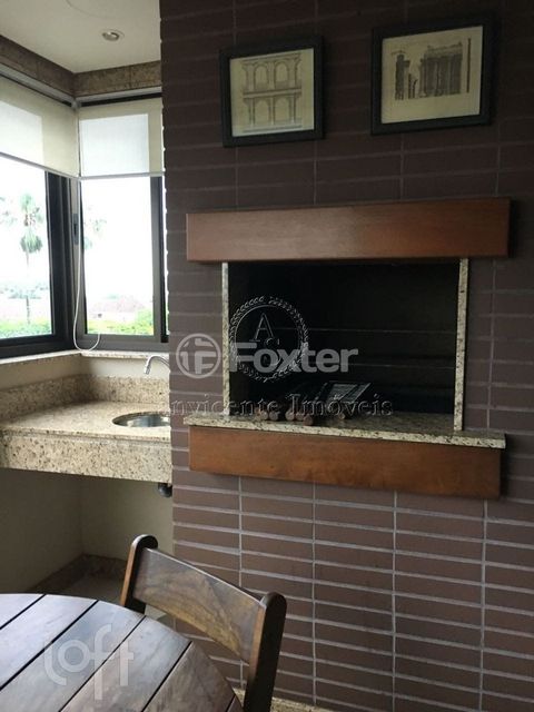 Image 4 - 882236