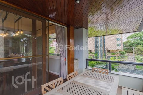Image 8 - 882251