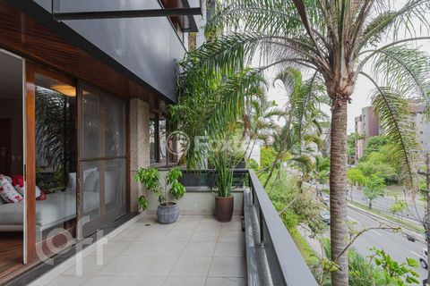 Image 18 - 882251