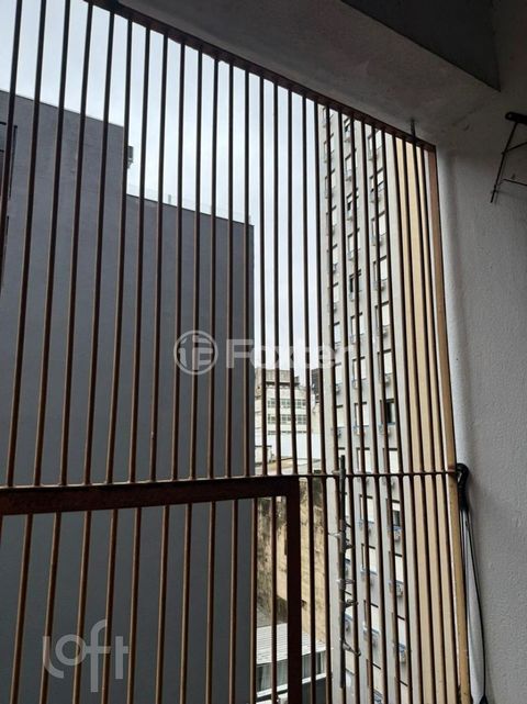 Image 6 - 882257