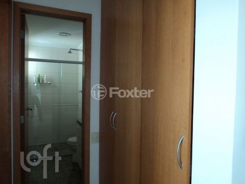 Image 4 - 882261
