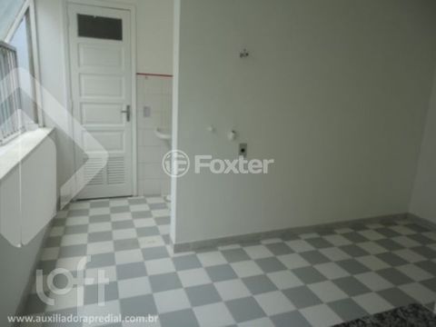 Image 4 - 882266