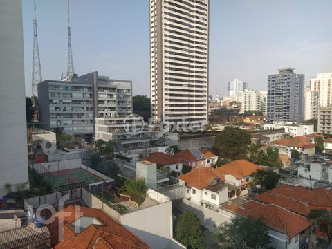 Image 4 - 882267