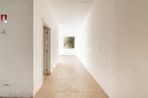 Image 15 - 882316