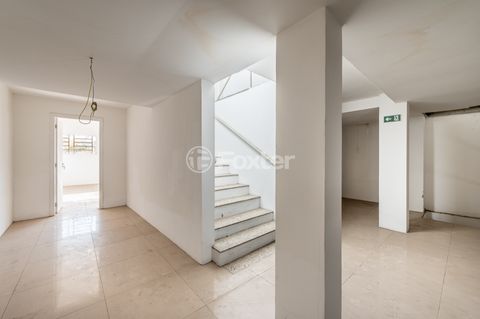 Image 10 - 882316