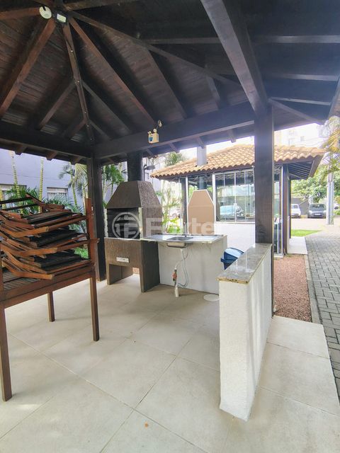 Image 12 - 882318