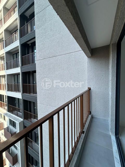 Image 7 - 882325
