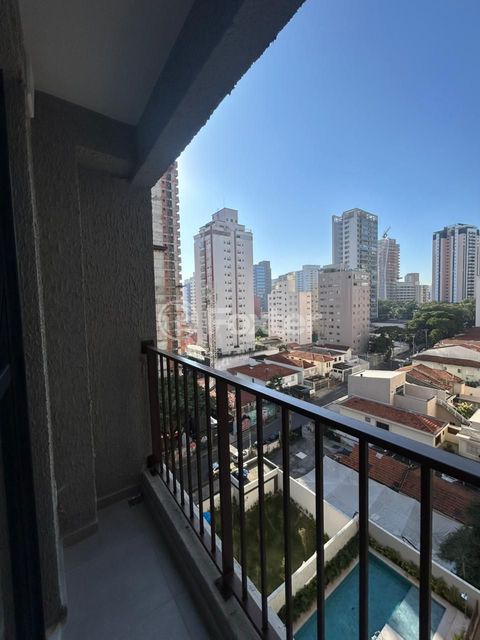 Image 5 - 882325