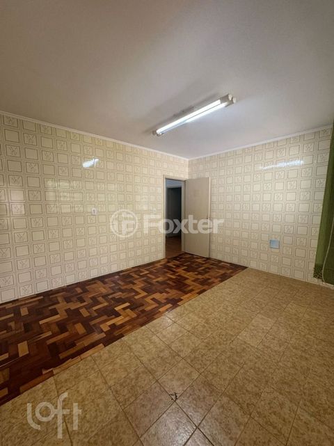Image 8 - 882326