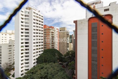 Image 10 - 882328