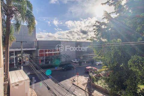 Image 8 - 882329
