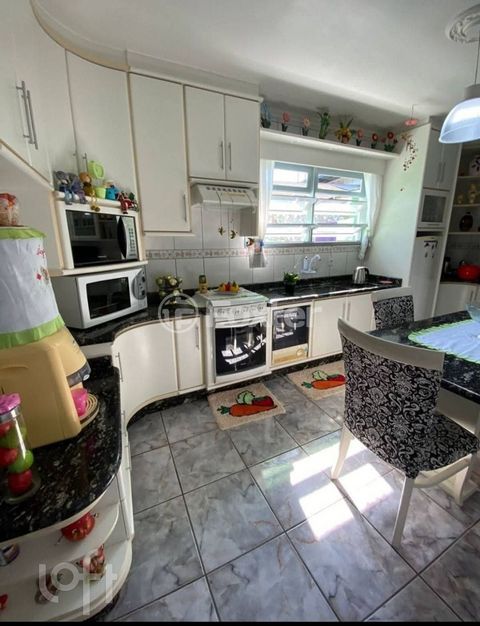 Image 4 - 882330