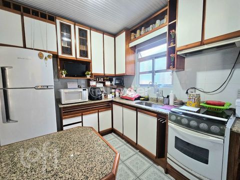 Image 4 - 882356