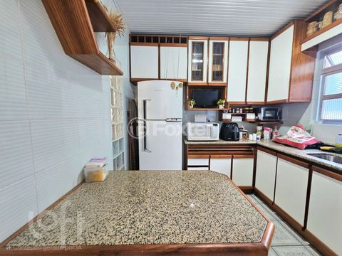 Image 5 - 882356