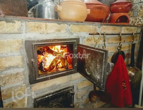 Image 8 - 882357