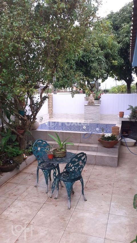Image 10 - 882357