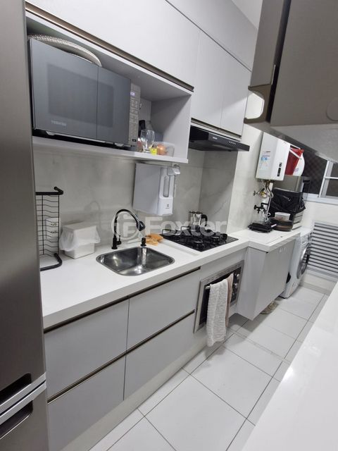 Image 5 - 882368