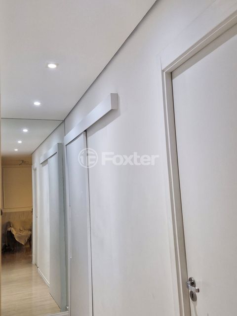 Image 8 - 882368