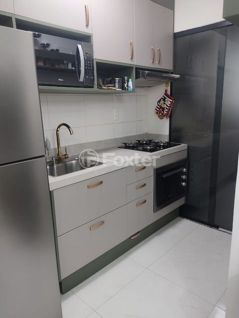 Image 10 - 882372