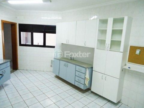 Image 7 - 882374