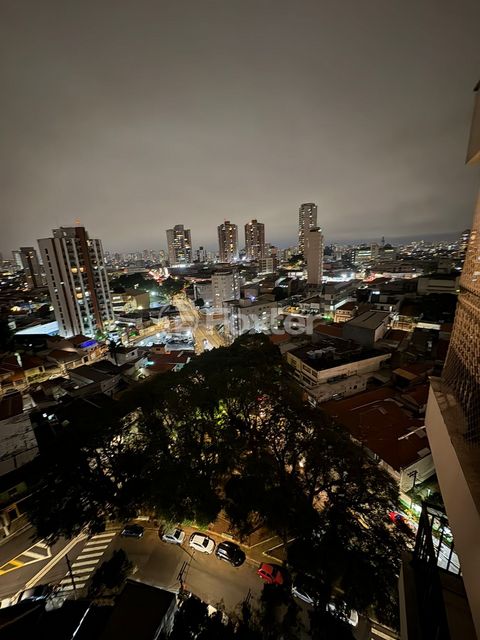 Image 1 - 882384