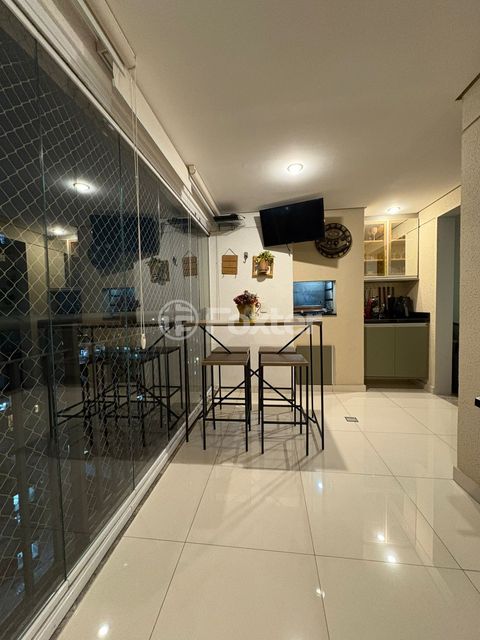 Image 3 - 882384