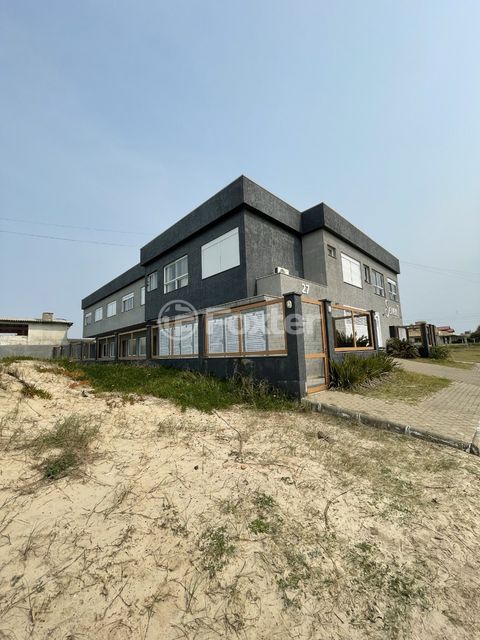Image 2 - 882385
