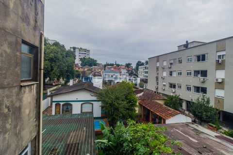 Image 10 - 882410