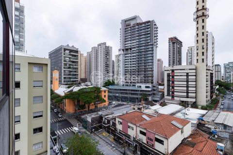 Image 5 - 882444