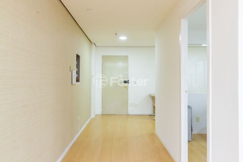 Image 6 - 882444