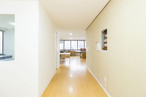 Image 7 - 882444