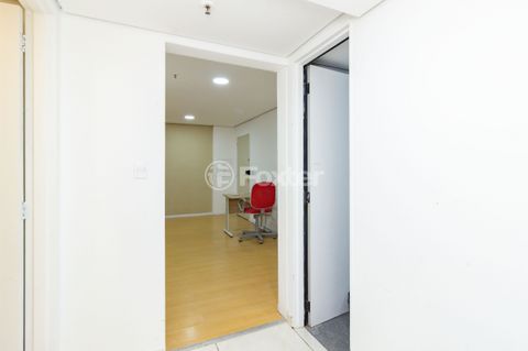 Image 8 - 882444