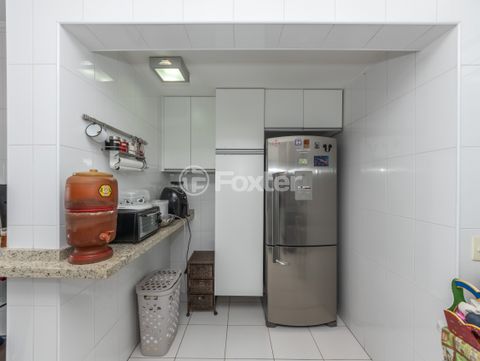 Image 8 - 882481