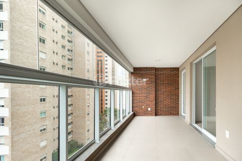 Image 8 - 882486