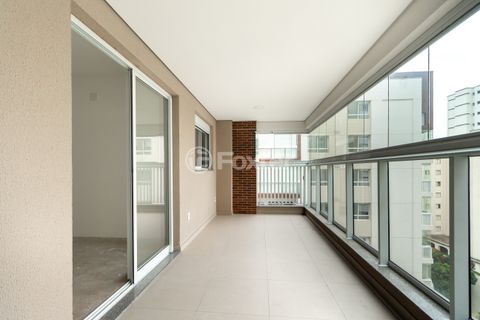 Image 11 - 882486