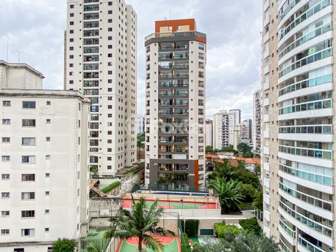 Image 10 - 882486