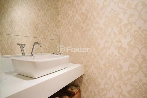 Image 13 - 882503