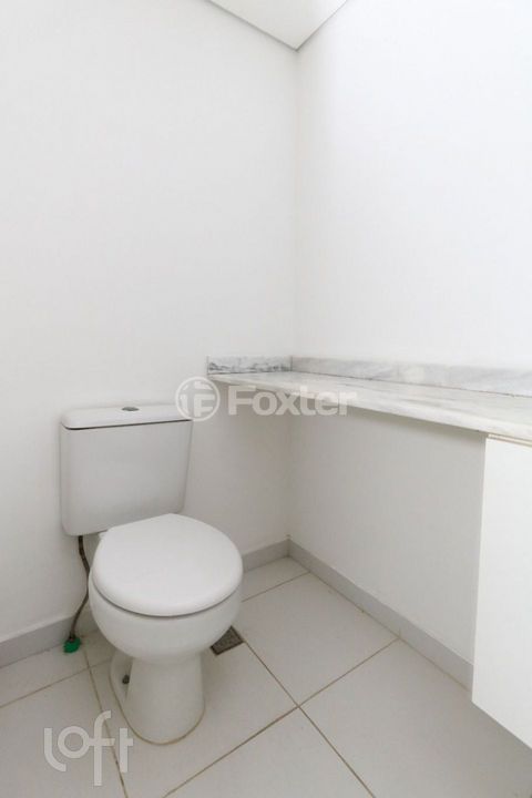 Image 19 - 882504