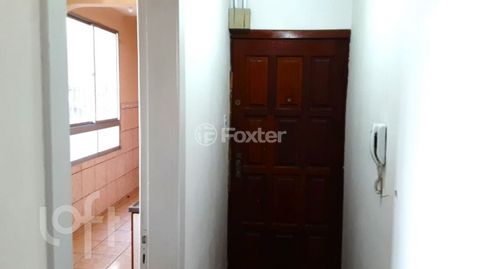 Image 7 - 882508