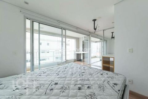 Image 4 - 882511