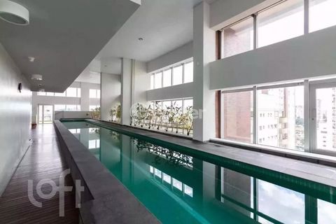 Image 17 - 882511