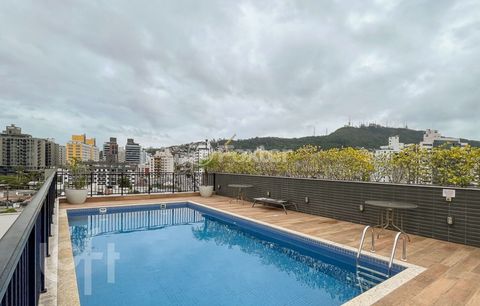 Image 19 - 882516