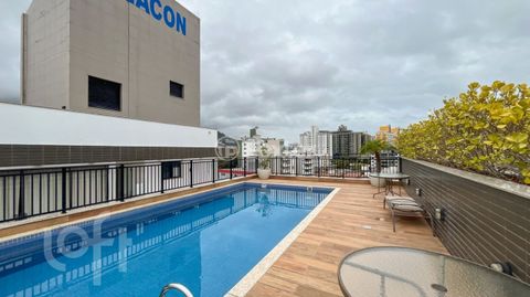 Image 6 - 882516