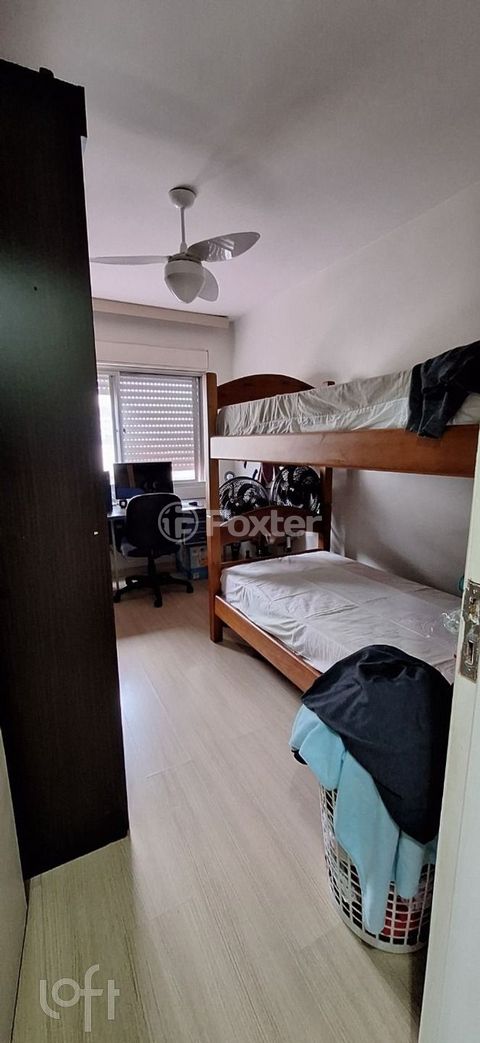 Image 11 - 882517