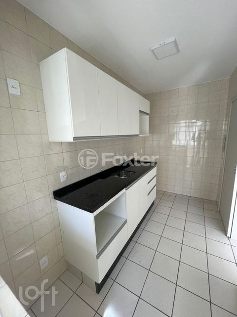 Image 10 - 882518