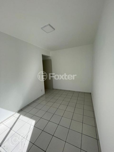 Image 6 - 882518