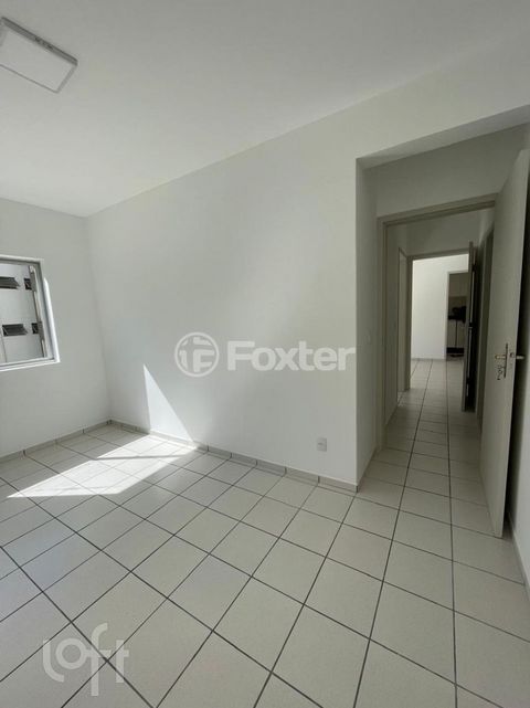 Image 3 - 882518