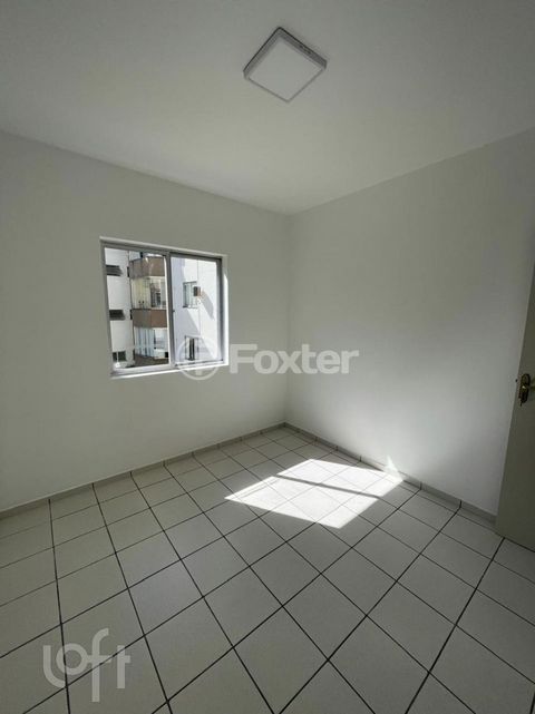 Image 8 - 882518